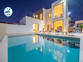 FANTASTIC VILLA,WITH PRIVATE POOL